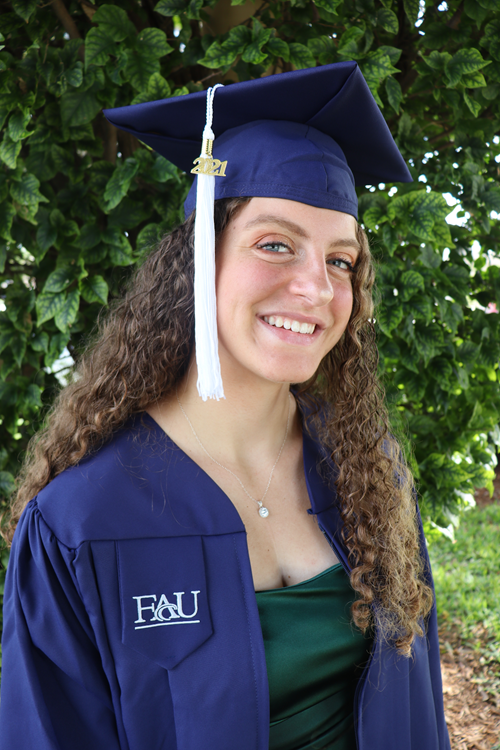 Taylor en su ceremonia de graduación