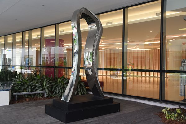 Highly polished mirror stainless steel sculpture.